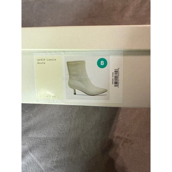 NWT A New Day Women's Stretch Kitten Heel Ankle Boots White Size 8 Spring - Picture 5 of 7